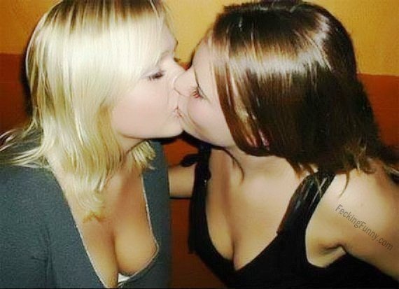 lesbian-girls-kissing