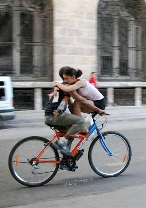 lovers-on-bike