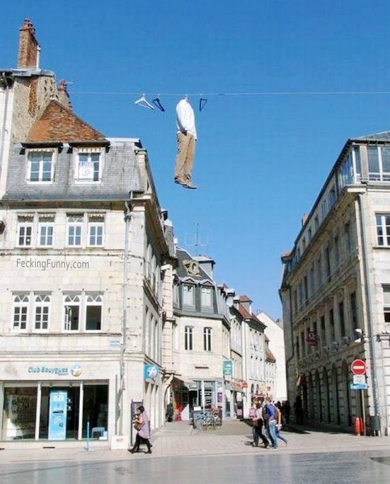 hanging-clothes-between-buildings