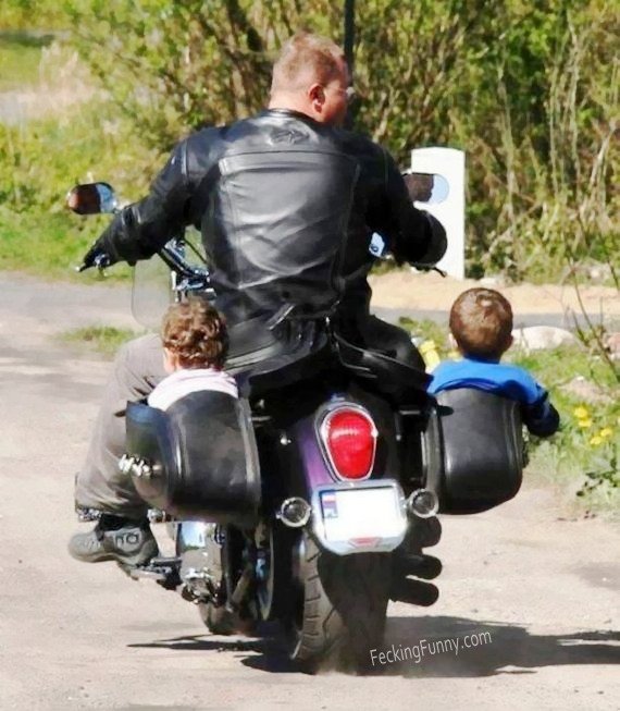 how-to-carry-to-kids-with-motorbike