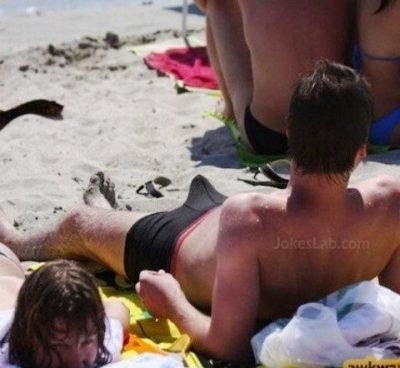 funny-erection-in-the-beach