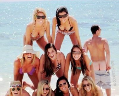 funny-guy-exposing-buttocks-in-girls-group-photo