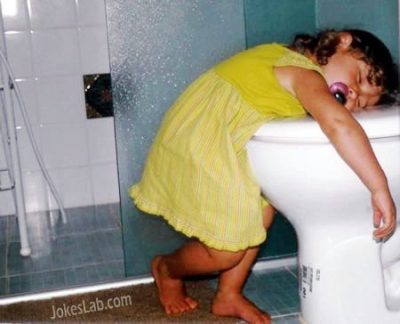 funny-kid-sleep in toilet