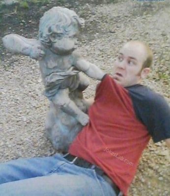 funny-statue-baby beating a man