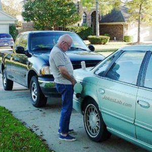 funny-revenge-pee-to-your-neighbours-car