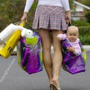 good-parenting-how-to-carry-a-baby-with-shopping-bag