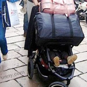 Bad-Parenting-bring-kid-in-trolley