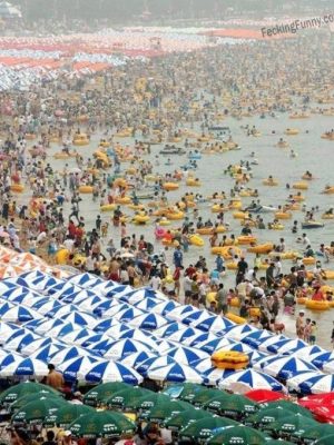 Crowded Chinese beach