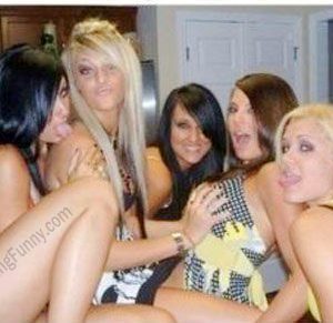 funny-girls-group-photo-she-get-the-biggest-boobs