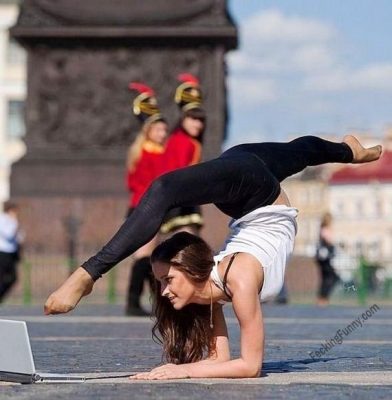 how-yoga-girls-use-laptop