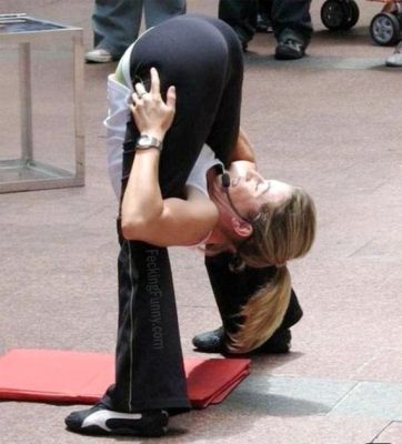 yoga-girl-can-lip-her-butts