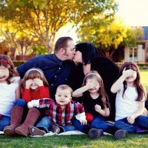 funny-family-photo-parents-and-kids
