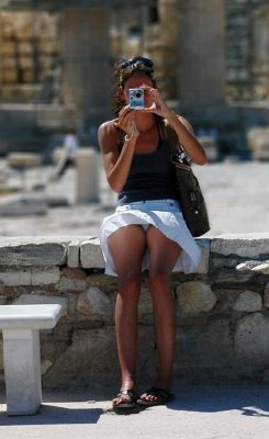 camera-woman-in-summer