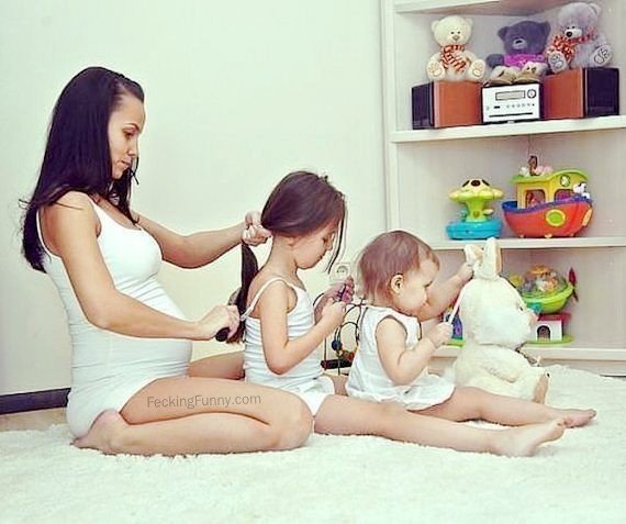 combing-hair-mother-and-daughters