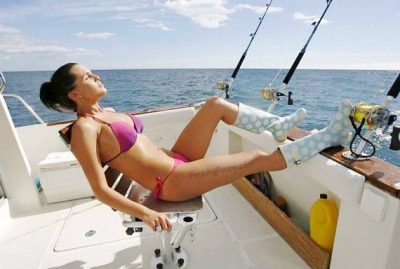 bikini-fishing-girl