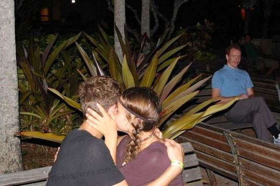 photobomb-man-and-kissing-couple