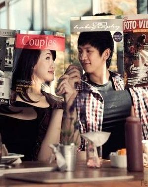 The reading couple: right moment and right magazines