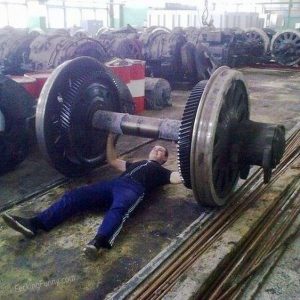 strong-man-weight-lifting