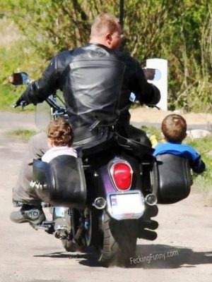 How to carry two kids with motorbike?