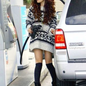 sexy_woman_in_gas_station